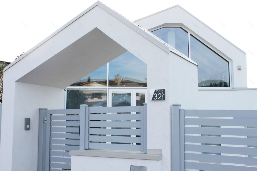 绿意盎然的光伏家园 · 意大利环保节能住宅-0