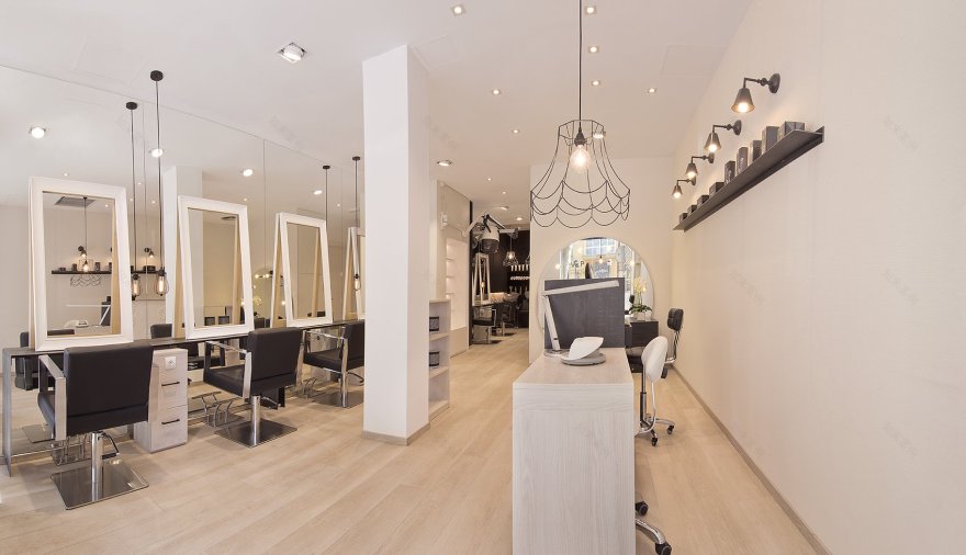 巴塞罗那理发店翻新,简约风格提升功能性-0