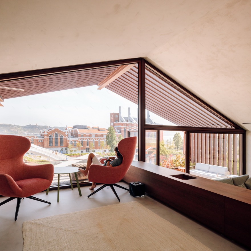 葡萄牙里斯本 Altinho 别墅,融合住宅与仓库特色的现代设计-1