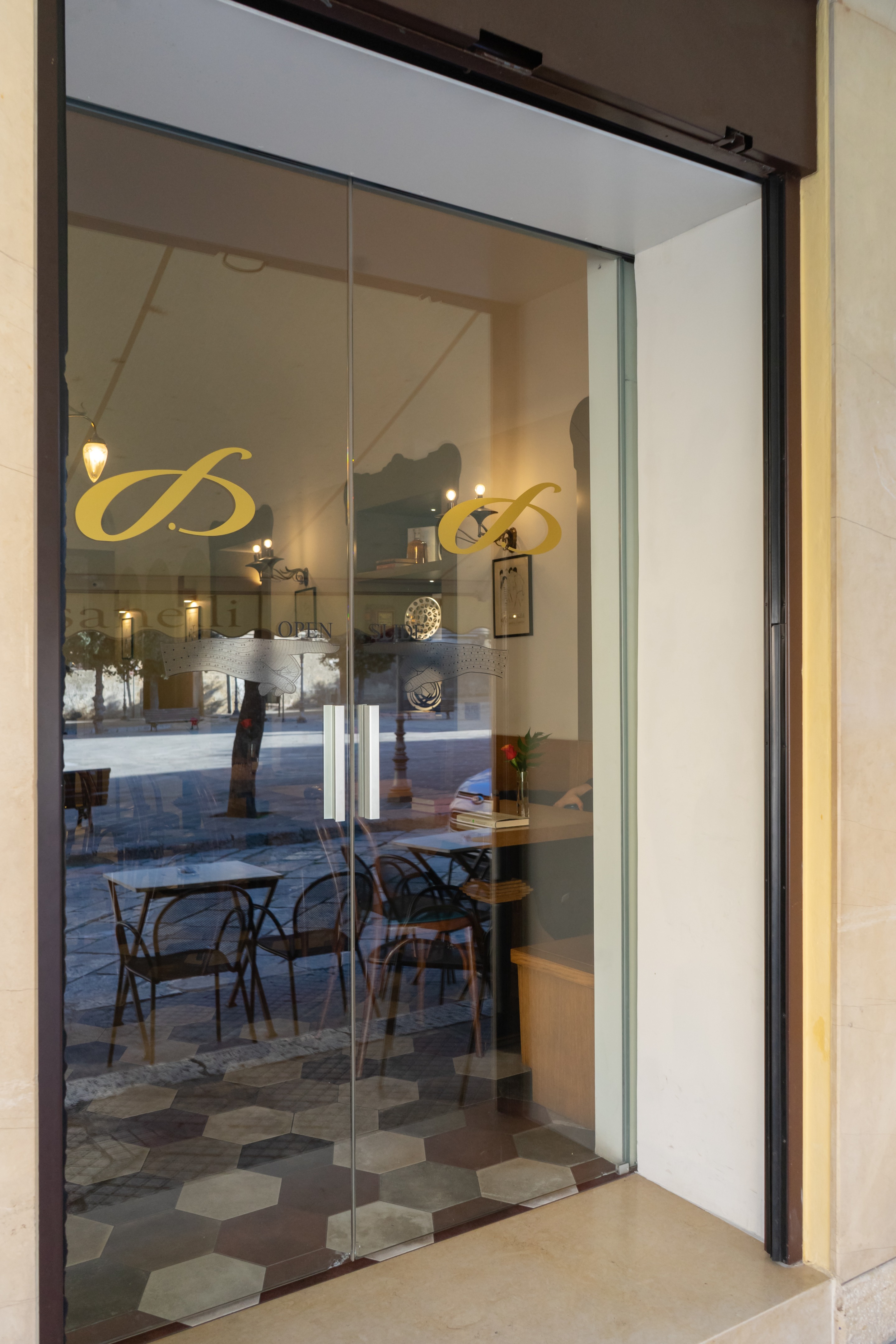 皮萨内利咖啡馆-1