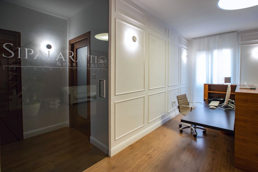 意式热情与简约优雅——翻新办公室设计-1