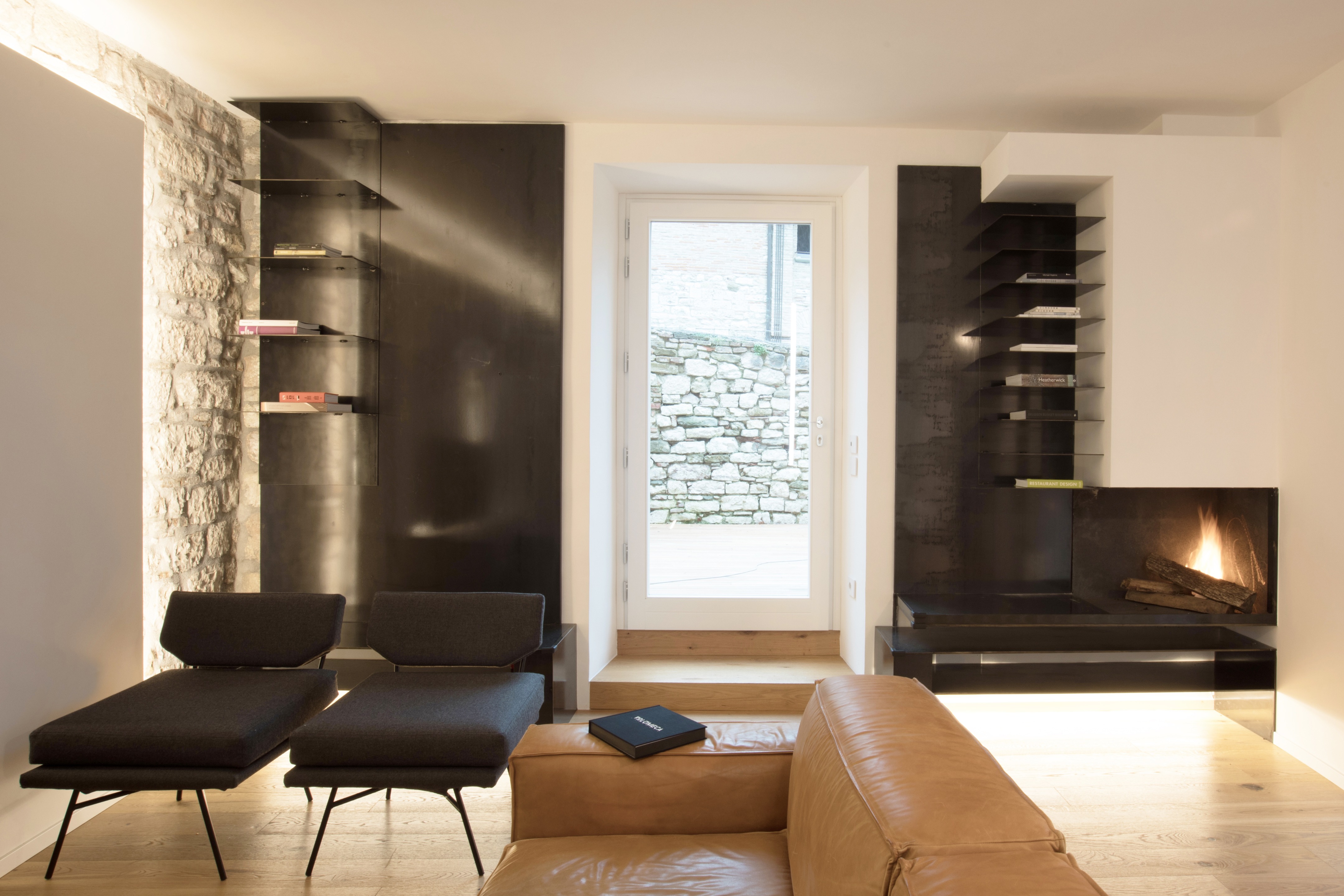 中世纪风格别墅,垂直空间成亮点-0