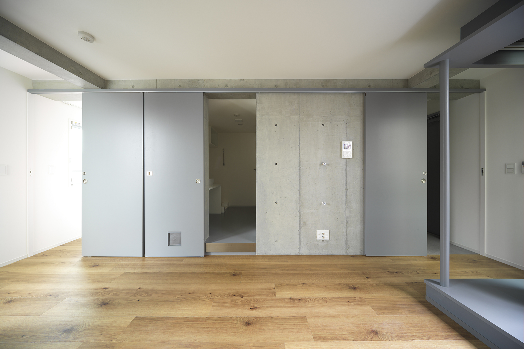 FUDOMAE公寓楼，东京/有六个竖直空隙的公寓-82