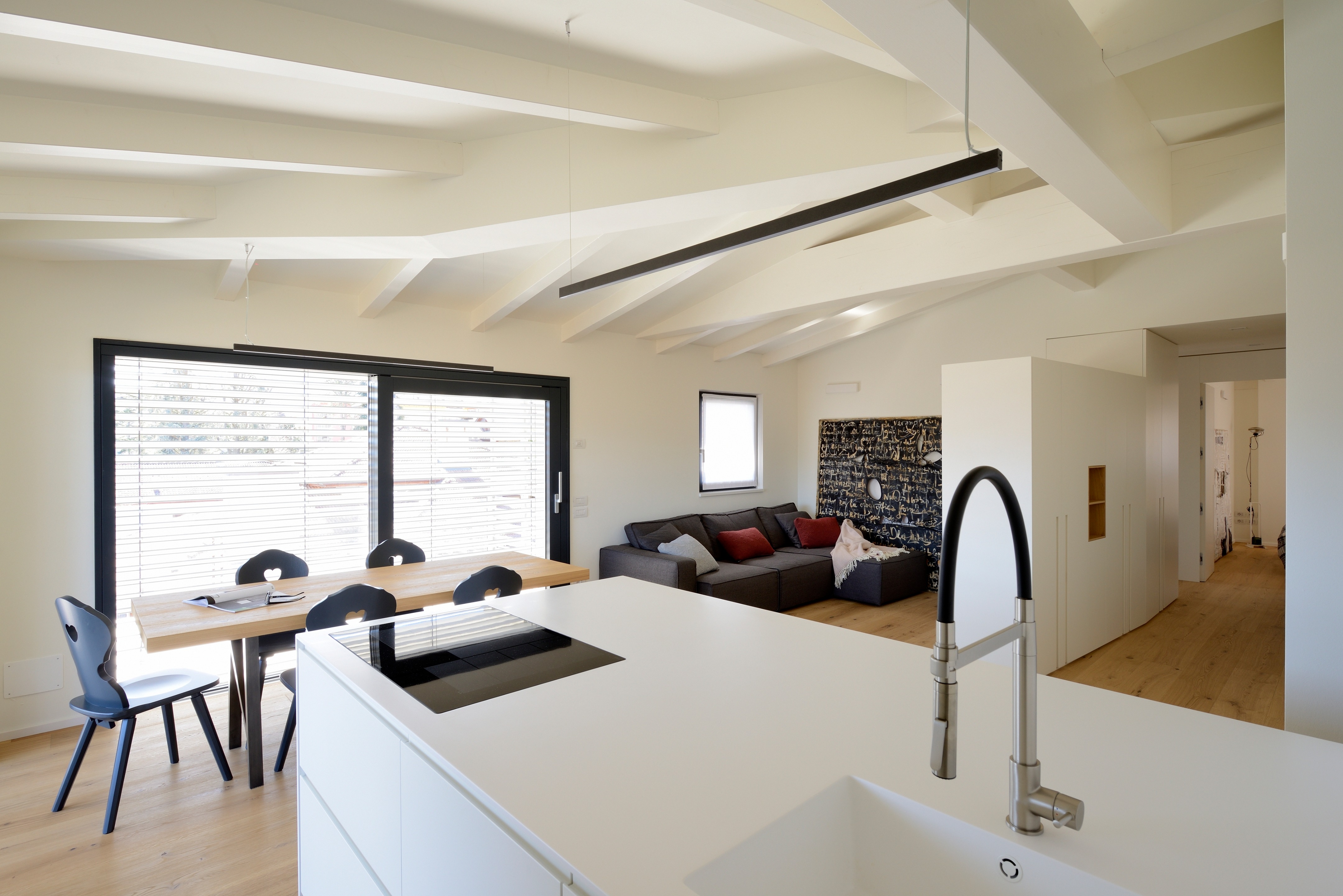 几何空间打造的极简家居-2