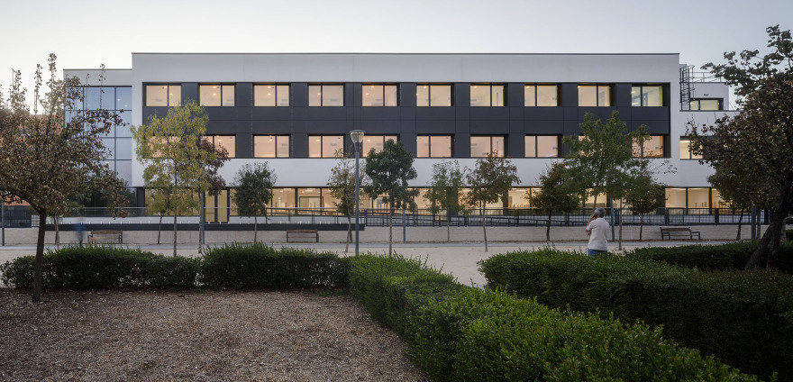 公园中的养老住宅-17