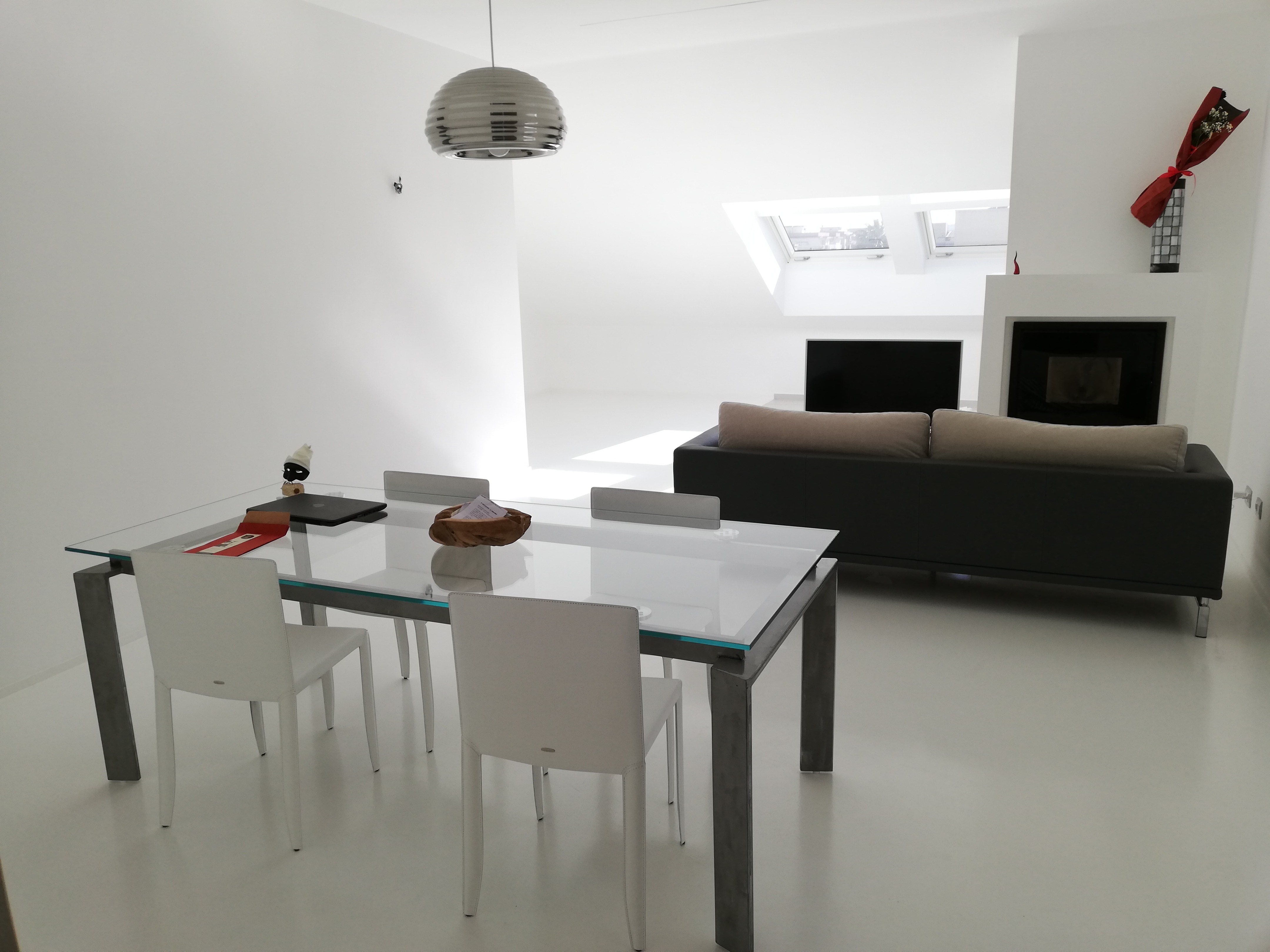 废弃阁楼的白色光芒变身记-0