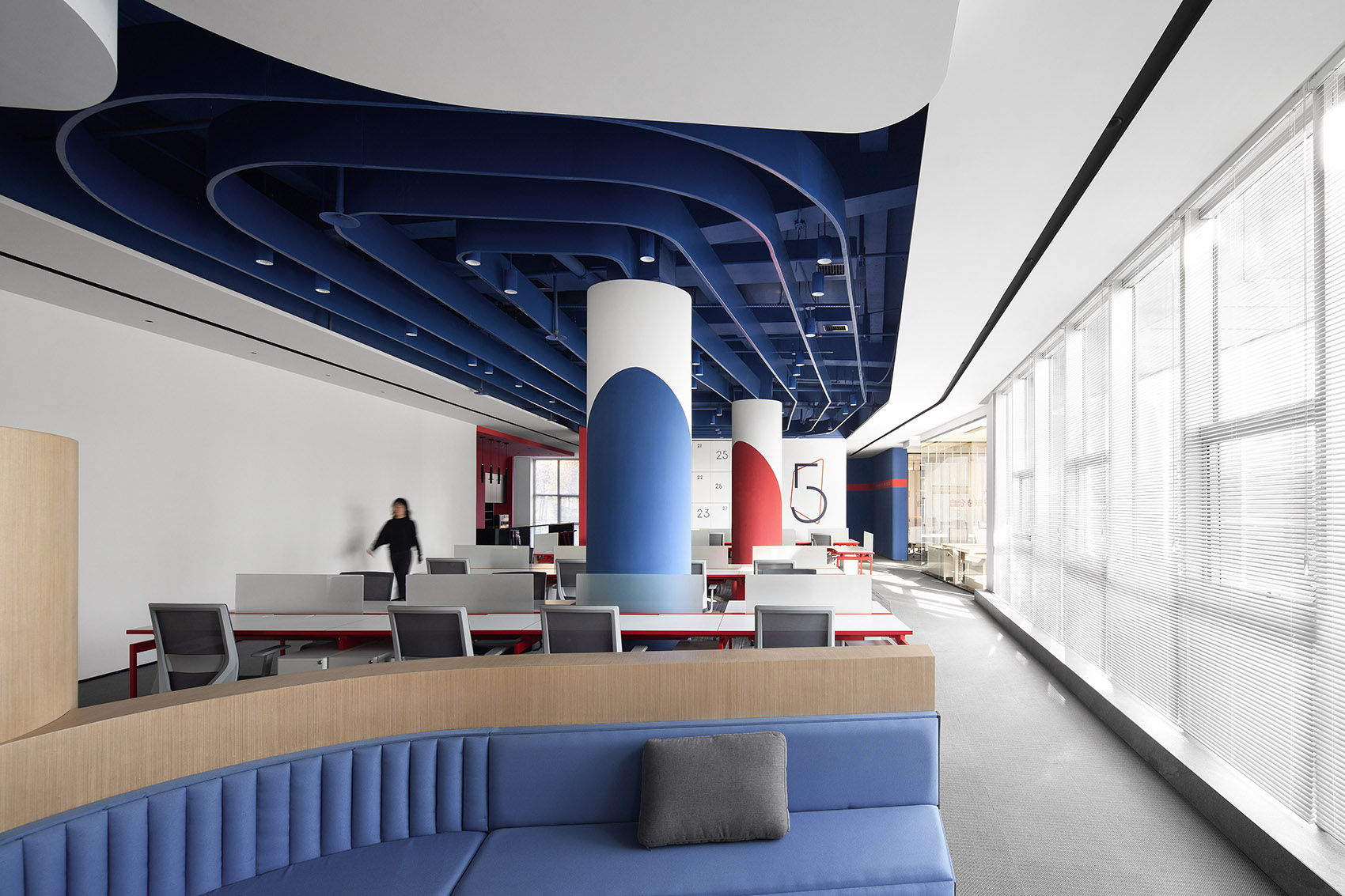 智见未来办公空间，长沙/以颜色搭配与体块变化为表现气质的设计手段-53