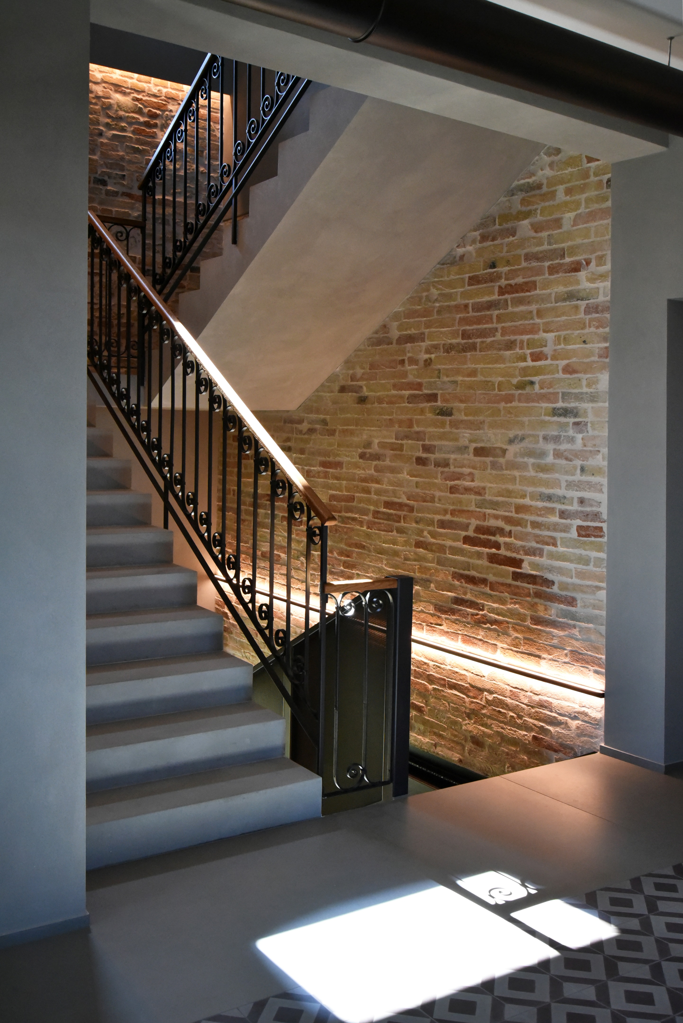 经典与现代共融的意大利总部室内设计-4