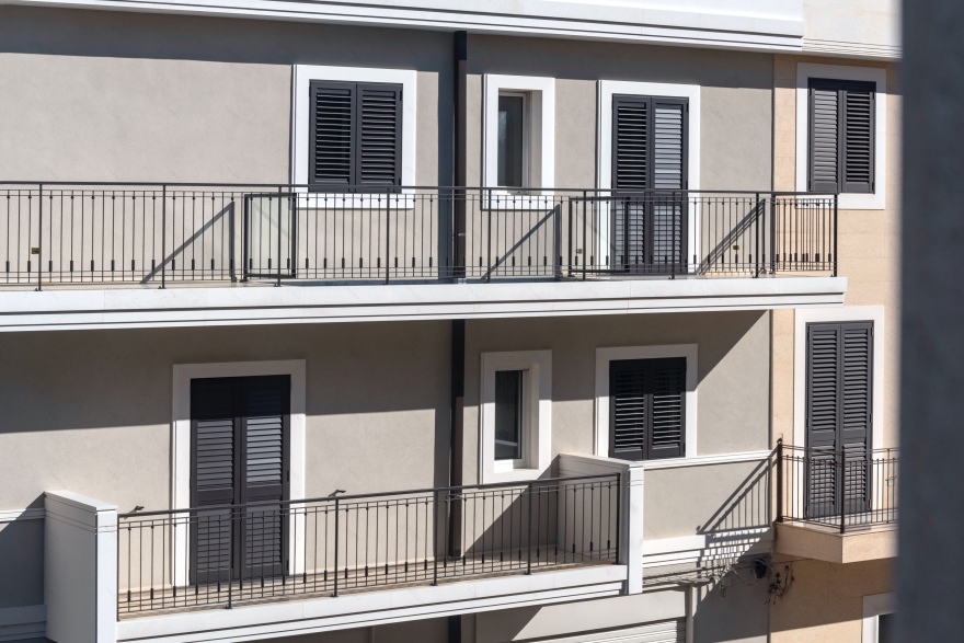 重焕新生的意大利公寓建筑-3