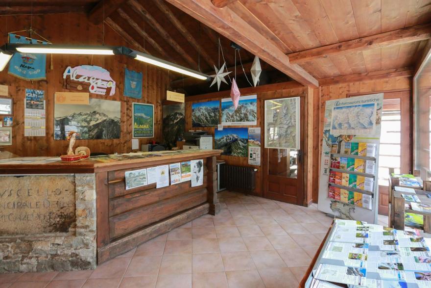 意大利旅游办公室现代改造 传统材料展现现代魅力-2