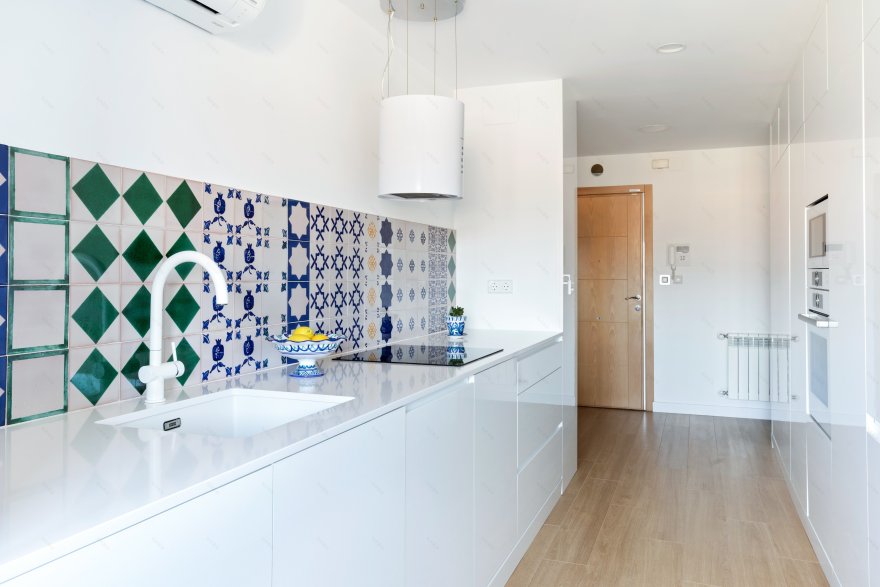 格兰纳达 80 年代厨房翻新-3