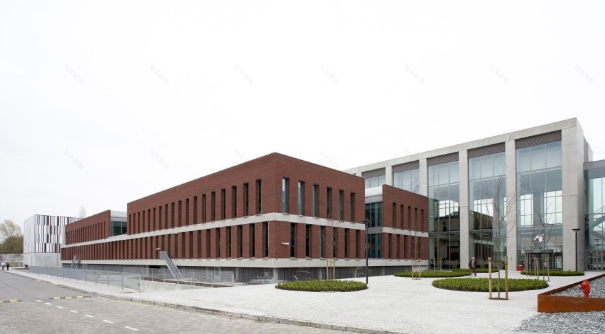 POLO Architects 打造 Telenet 总部办公建筑,融入城市环境-0