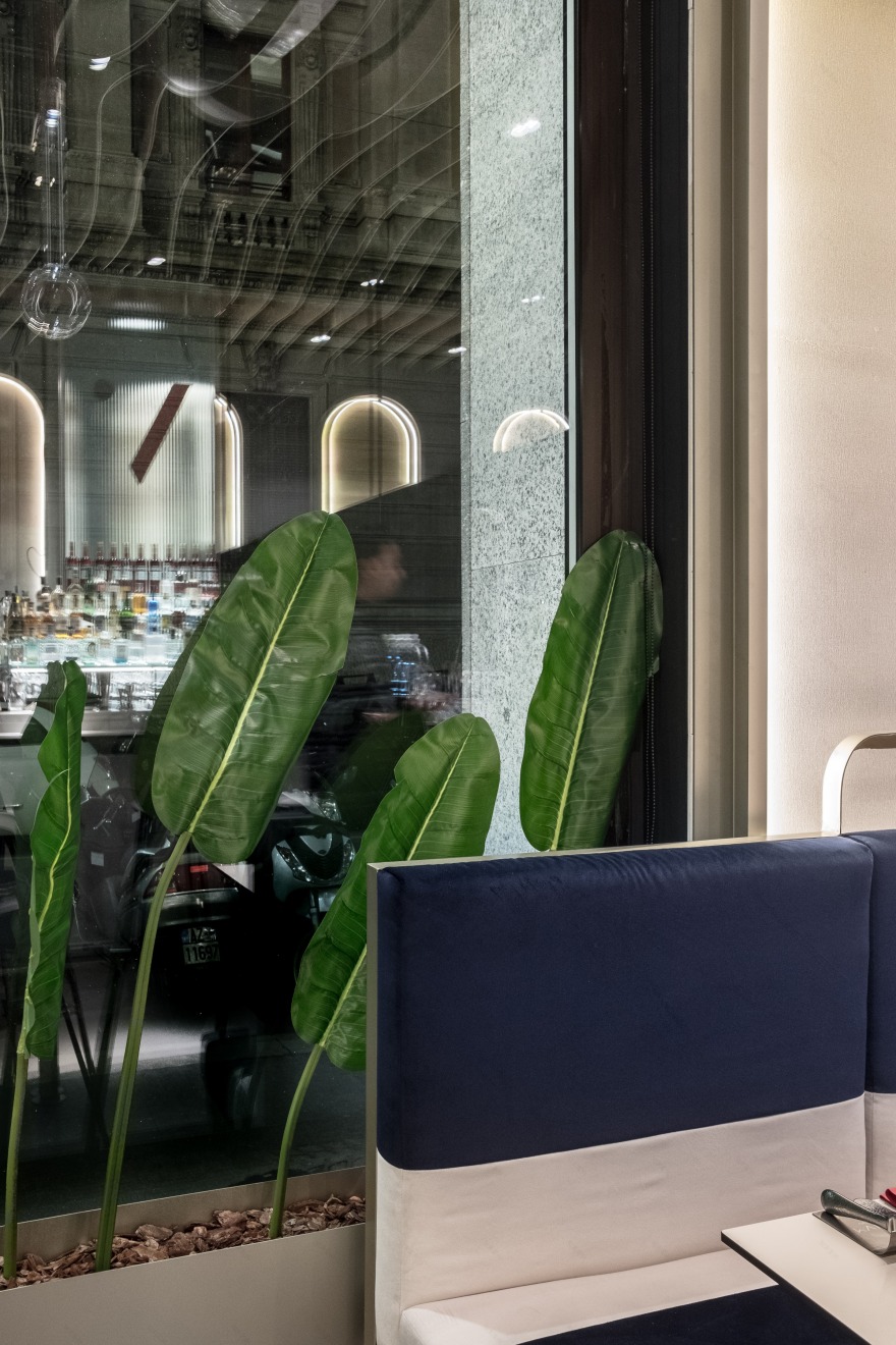 Milan 繁华中心的戏剧性餐厅-25