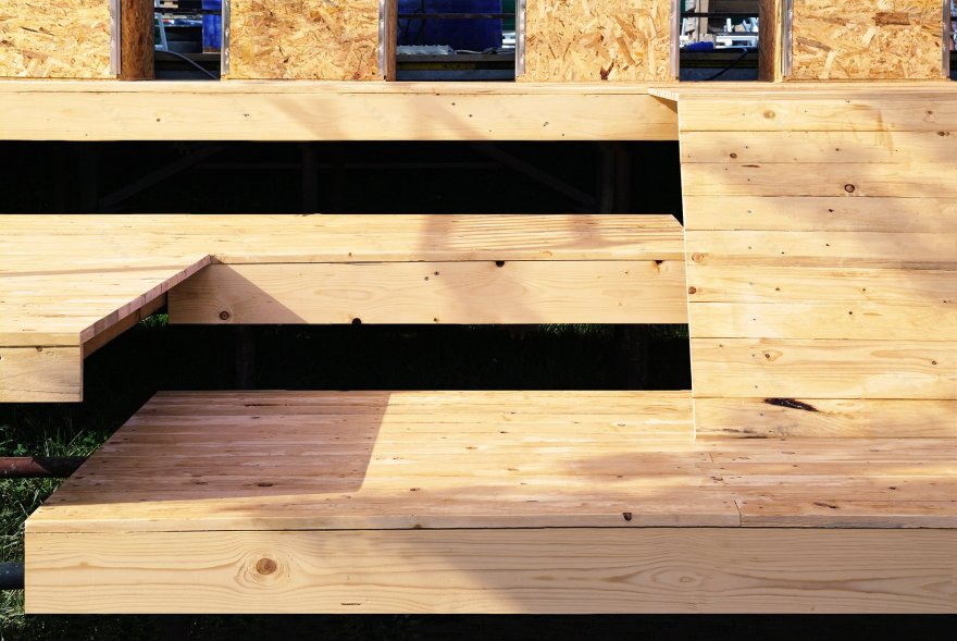 绿意盎然的多功能木质帐篷空间-2