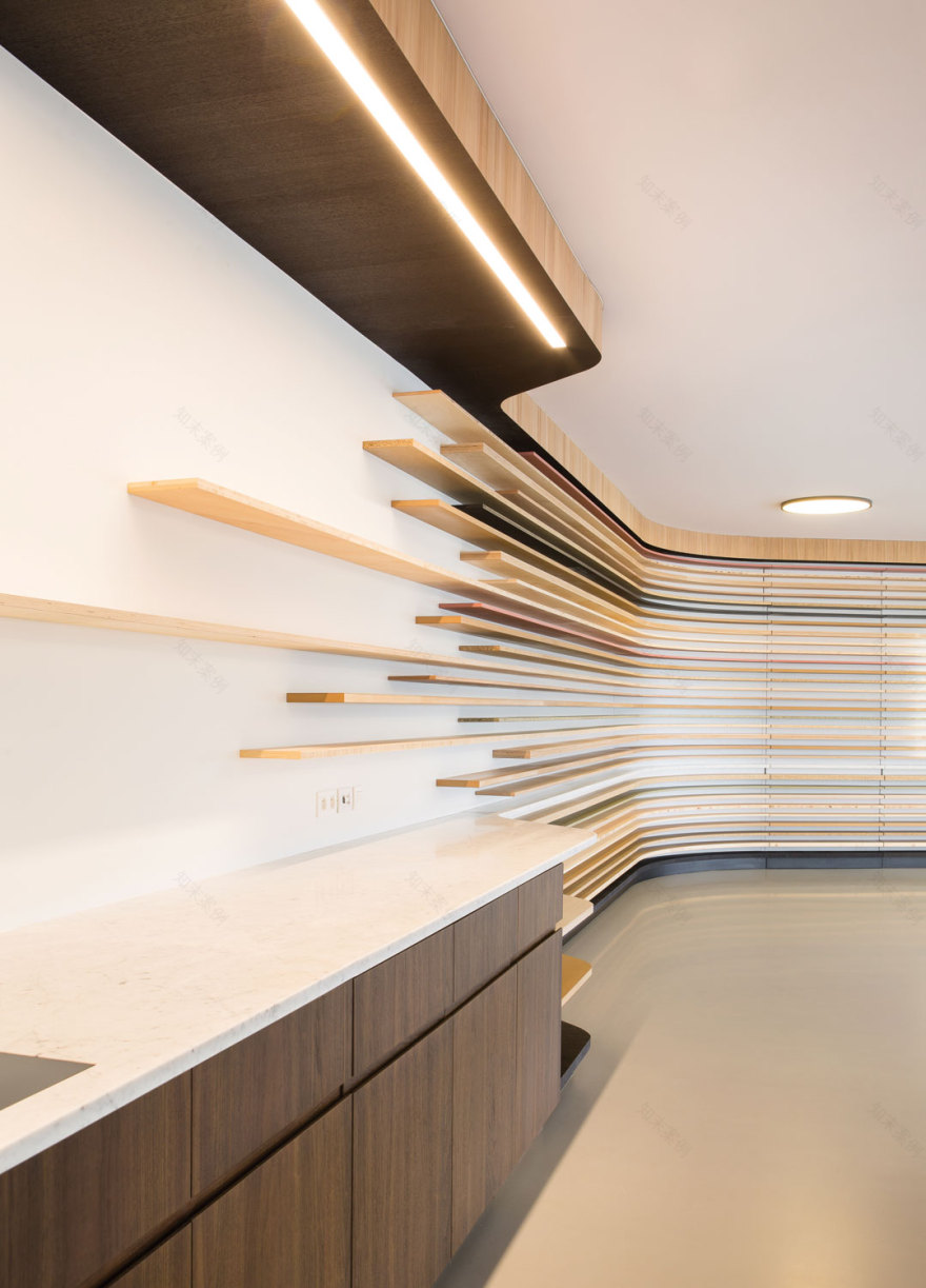 悬浮工业风总部大楼,展现现代办公空间魅力-12