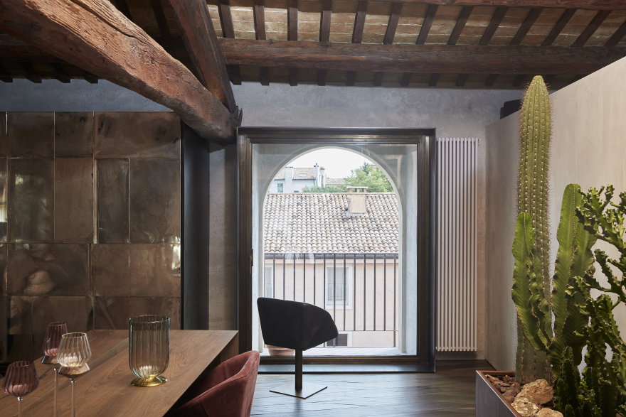 17 世纪粮仓变身的意大利现代家居展场-5