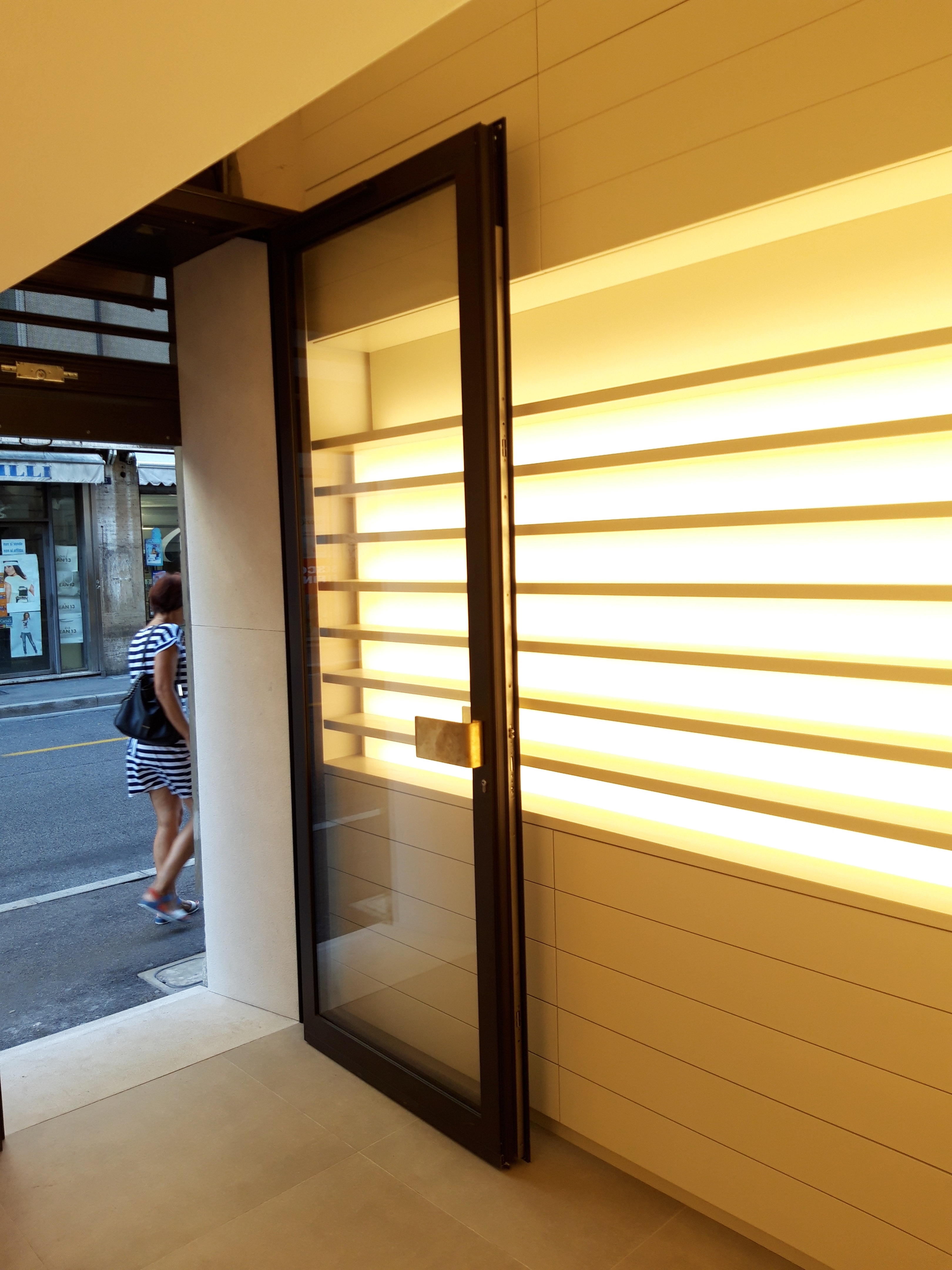 旧建筑新生的商业空间-23