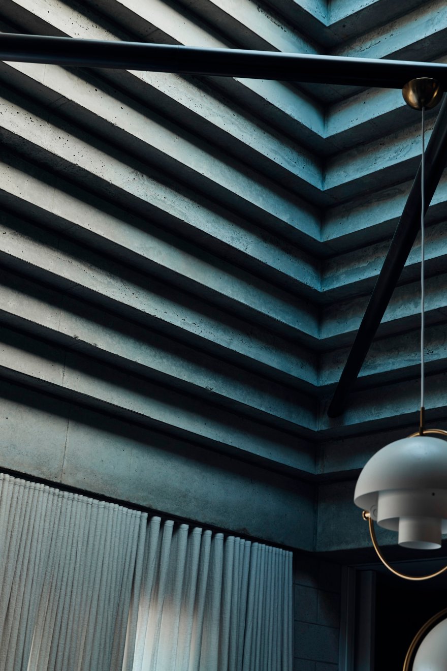 混凝土金字塔下的海滩别墅设计-82