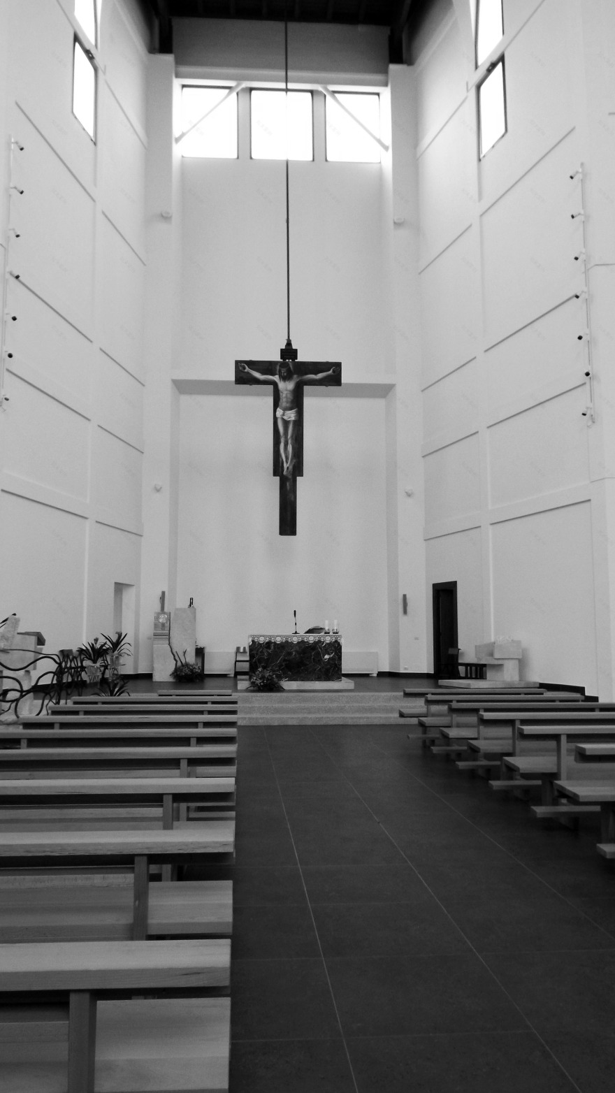 废弃军事区的新生 | 教堂与广场的和谐共生-4