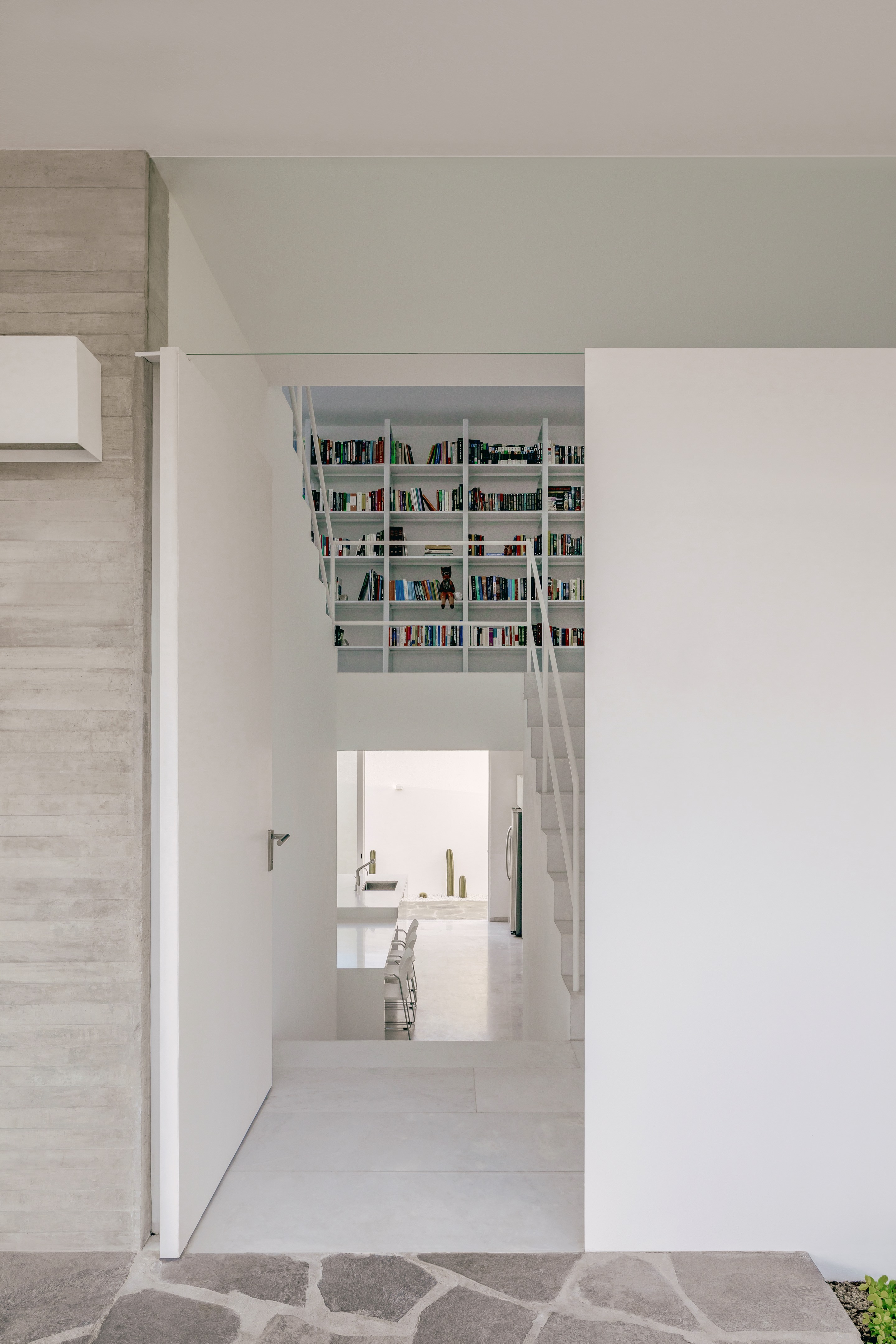 墨西哥 BONSAI HOUSE丨墨西哥瓜达拉哈拉丨半层设计-5