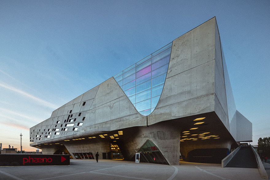 流光溢彩的科学中心 · Phaeno Science Center丨德国丨伊拉克裔英国建筑师扎哈·哈迪德-15