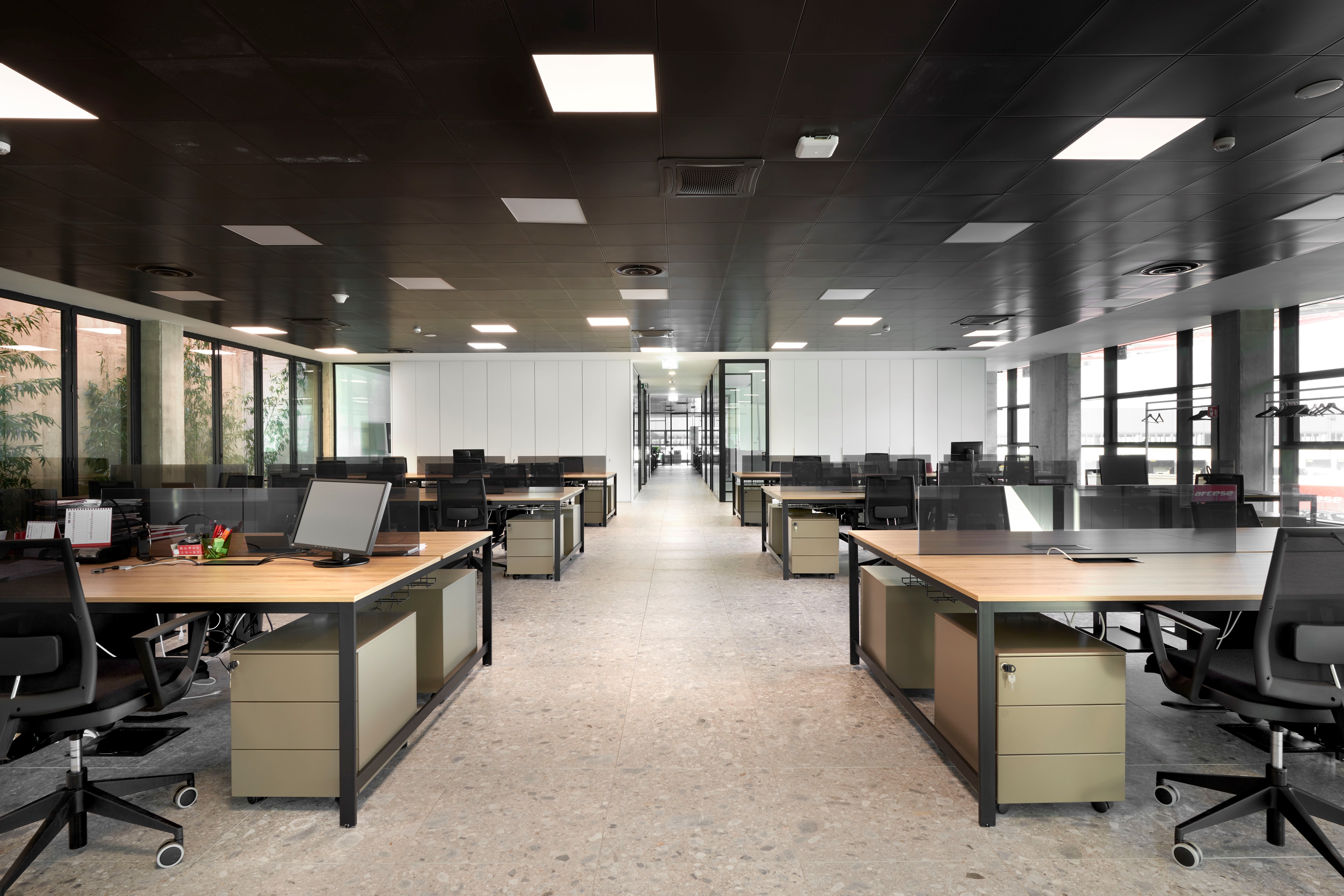 Arcese 总部室内设计 | 现代简约风格演绎高效办公空间-2