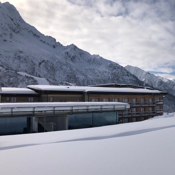 雪山之上的新型餐饮空间-6