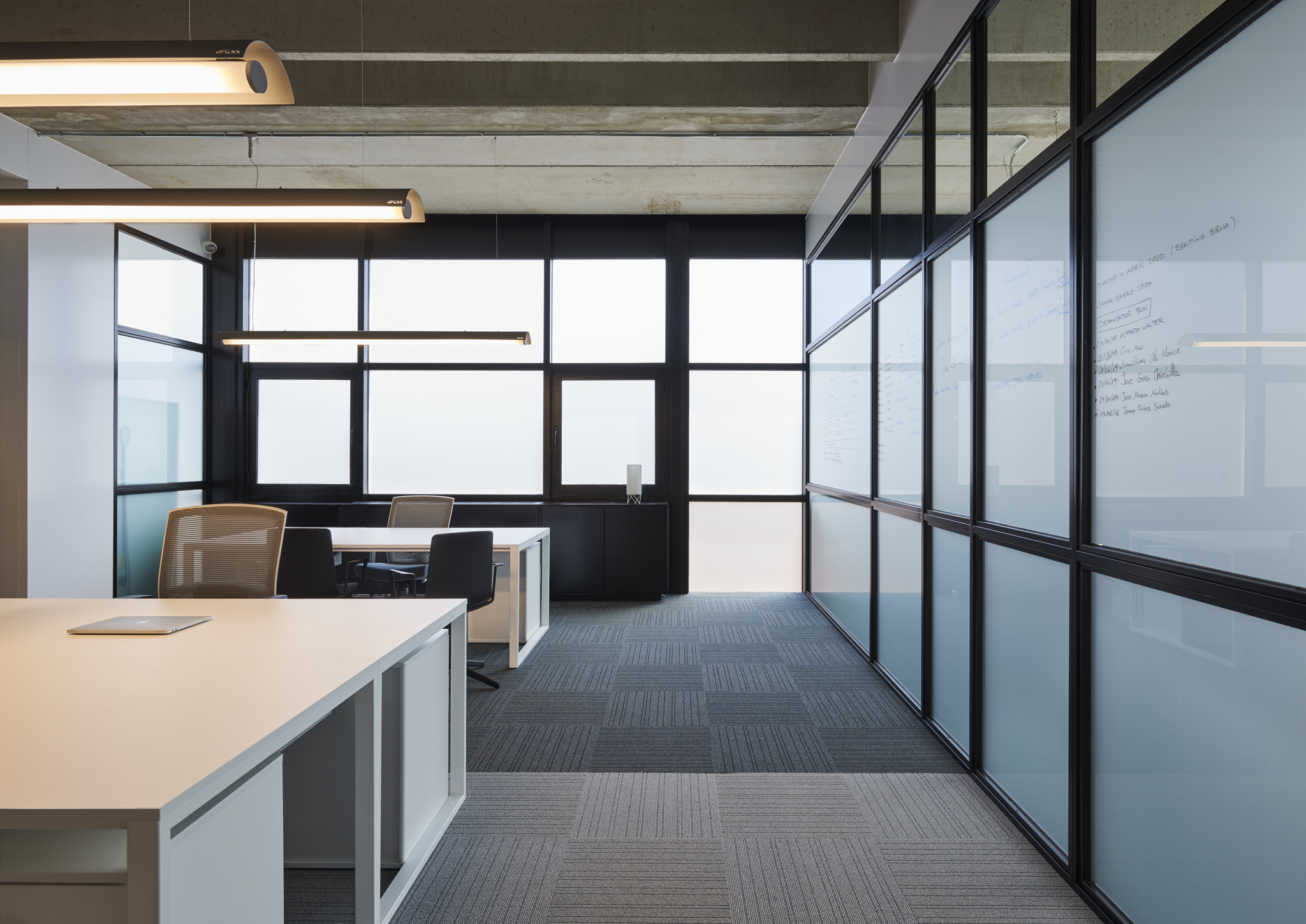 工业风办公室设计 | 金属、植物与木头的和谐-12