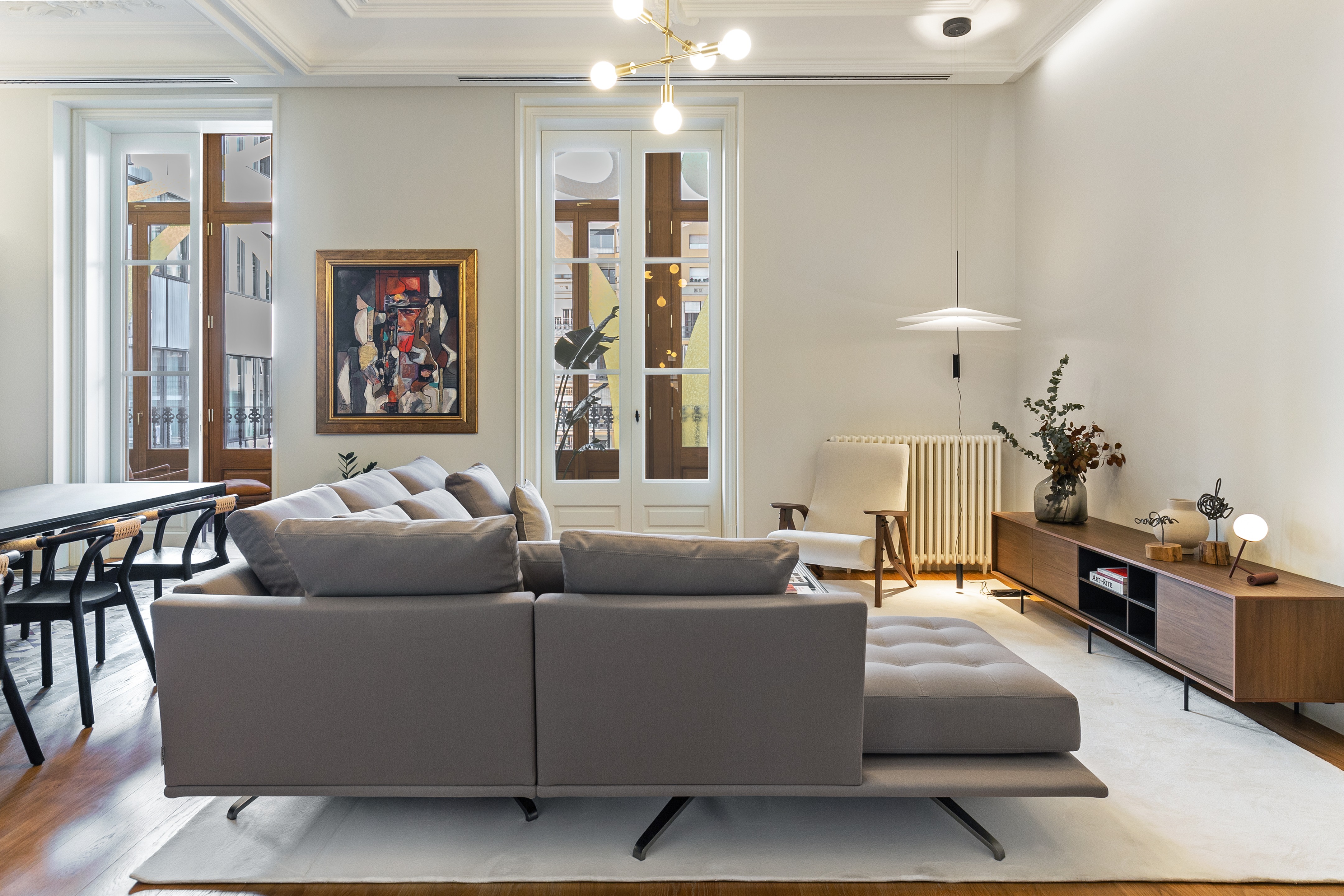 巴塞罗那现代主义建筑中的优雅家居-6