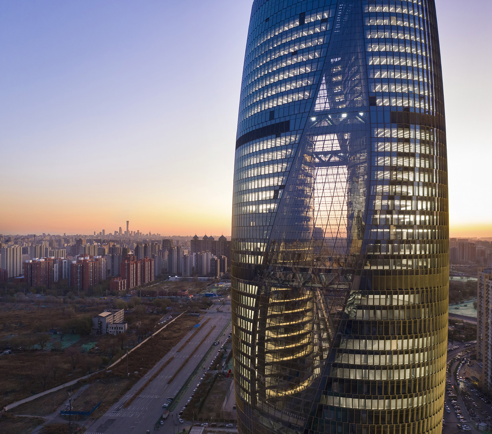 丽泽SOHO，北京/体验194.15米世界最高中庭-20
