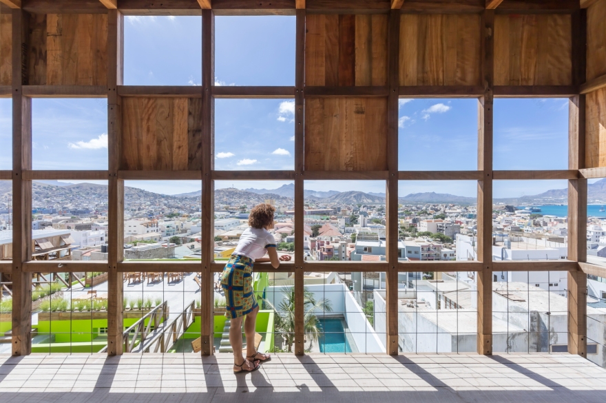 Cape Verde 岛上的生态酒店 - 融入本土元素的环保设计-0