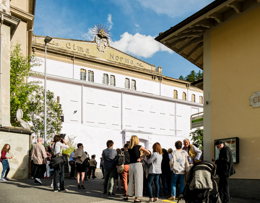 瑞士巧克力工厂“纸建筑”的临时空间艺术-19