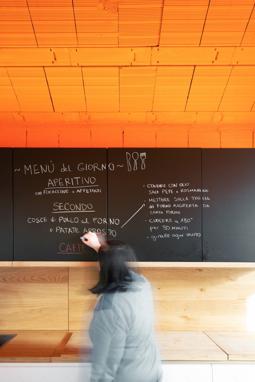 绿色纤维玻璃外墙,打造温馨包容的康复中心-8