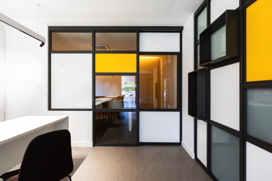 "优化空间利用,展现照明产品魅力的办公室设计"-5