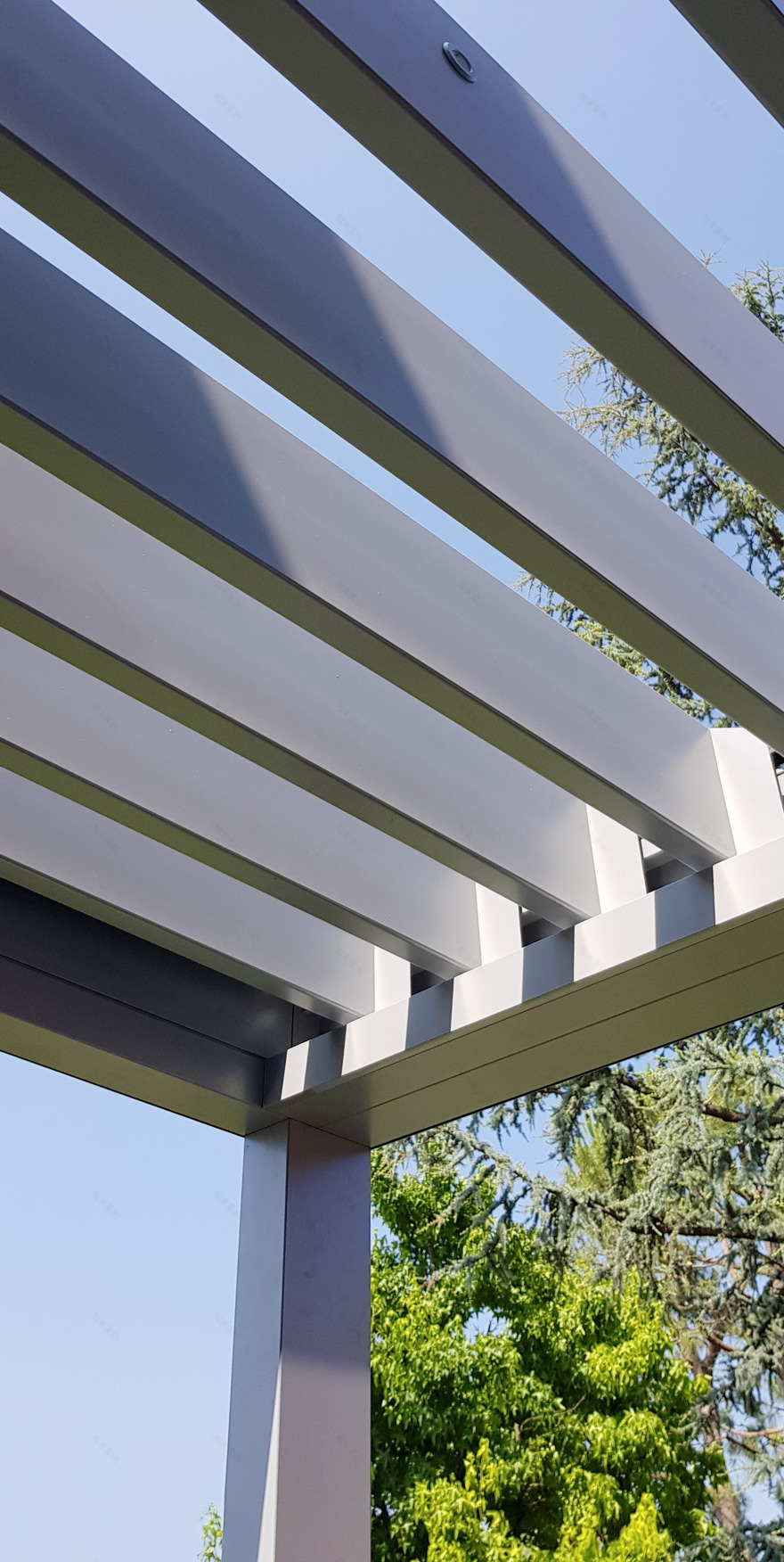 80 年代别墅翻新,白色光影演绎现代生活-8