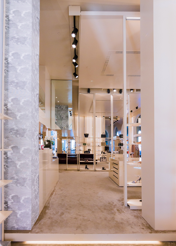 柔美粉色调,颠覆传统设计的奢华商店-5