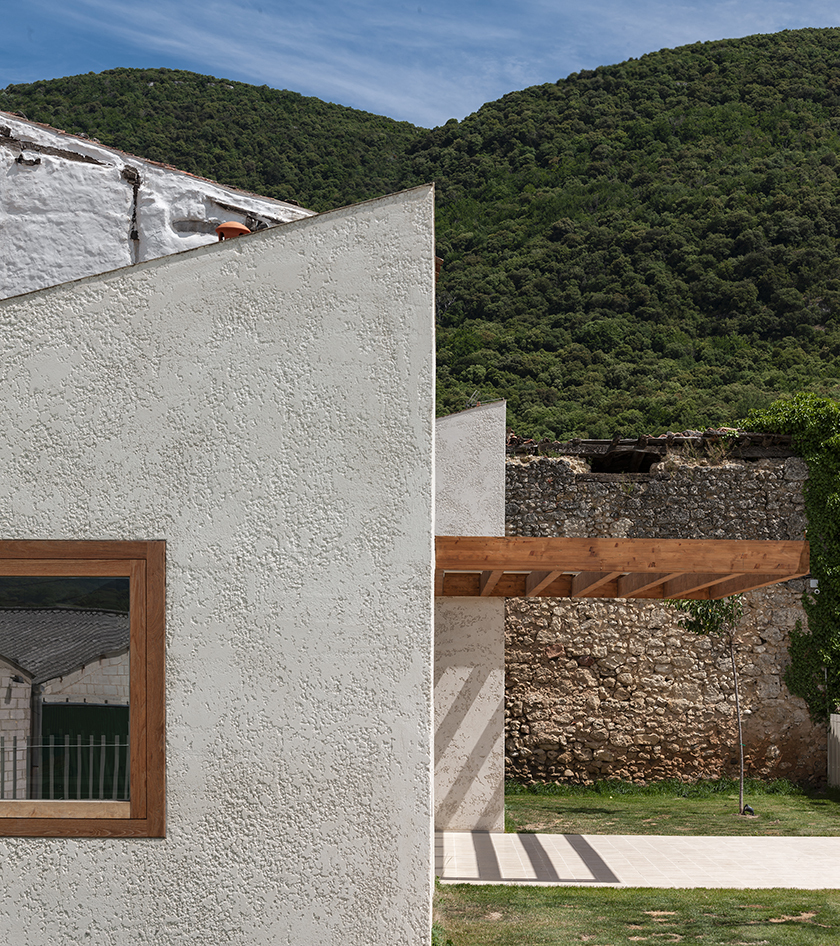 西班牙 Navarra 别墅 Casa S&J,融入自然美景的空间设计-5