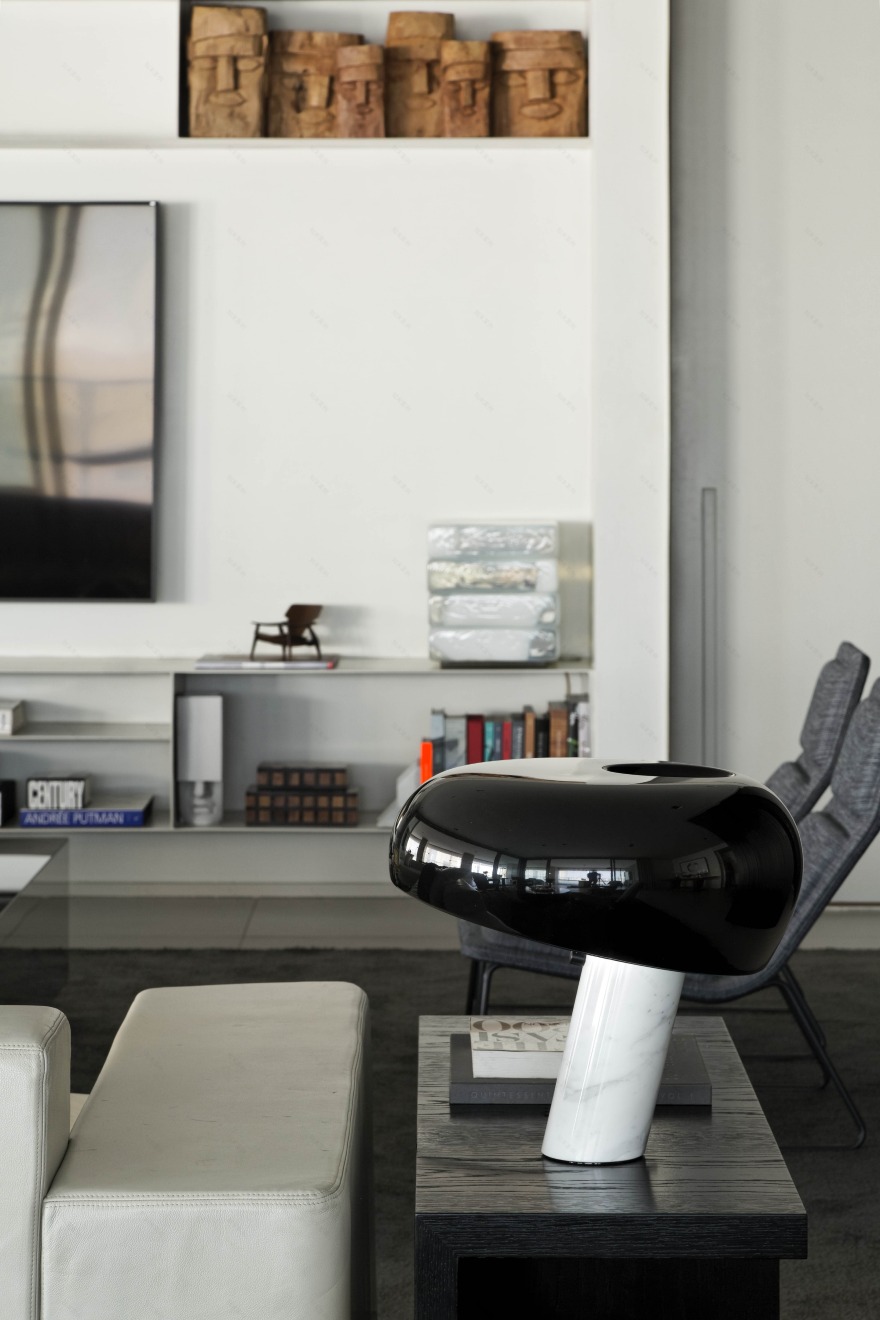 巴西设计公寓 | 工业风木饰面打造男性化魅力空间-11