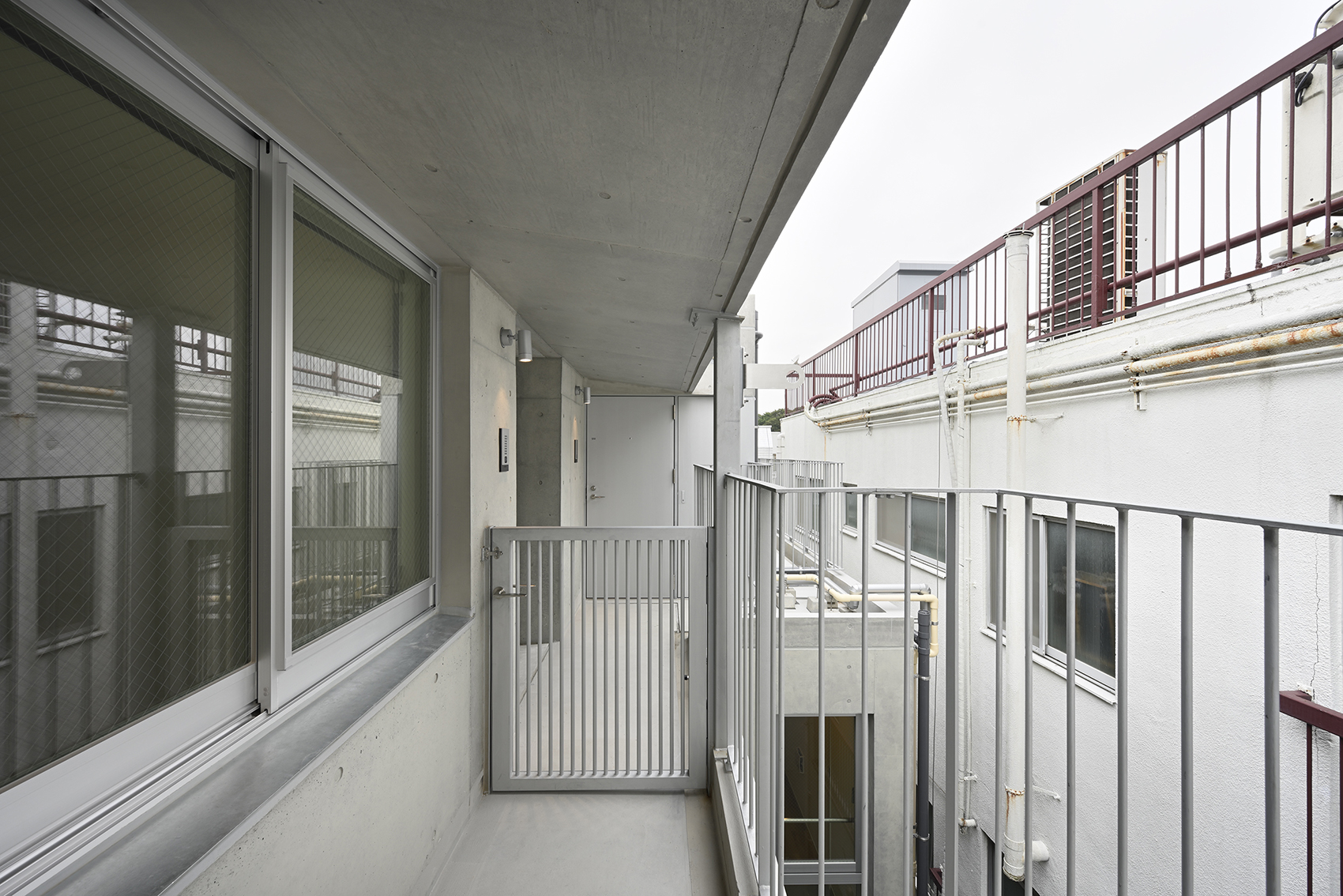 FUDOMAE公寓楼，东京/有六个竖直空隙的公寓-65
