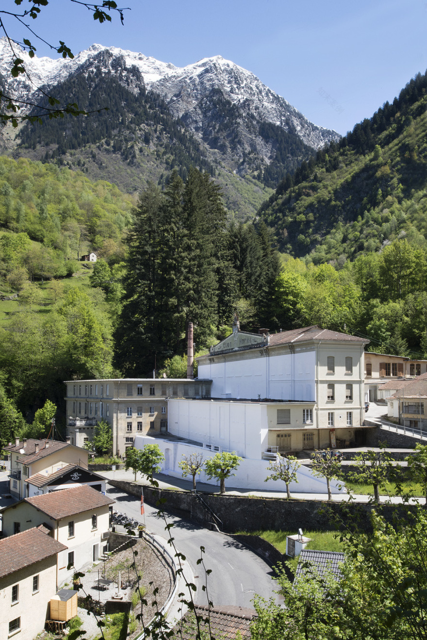 瑞士巧克力工厂“纸建筑”的临时空间艺术-3