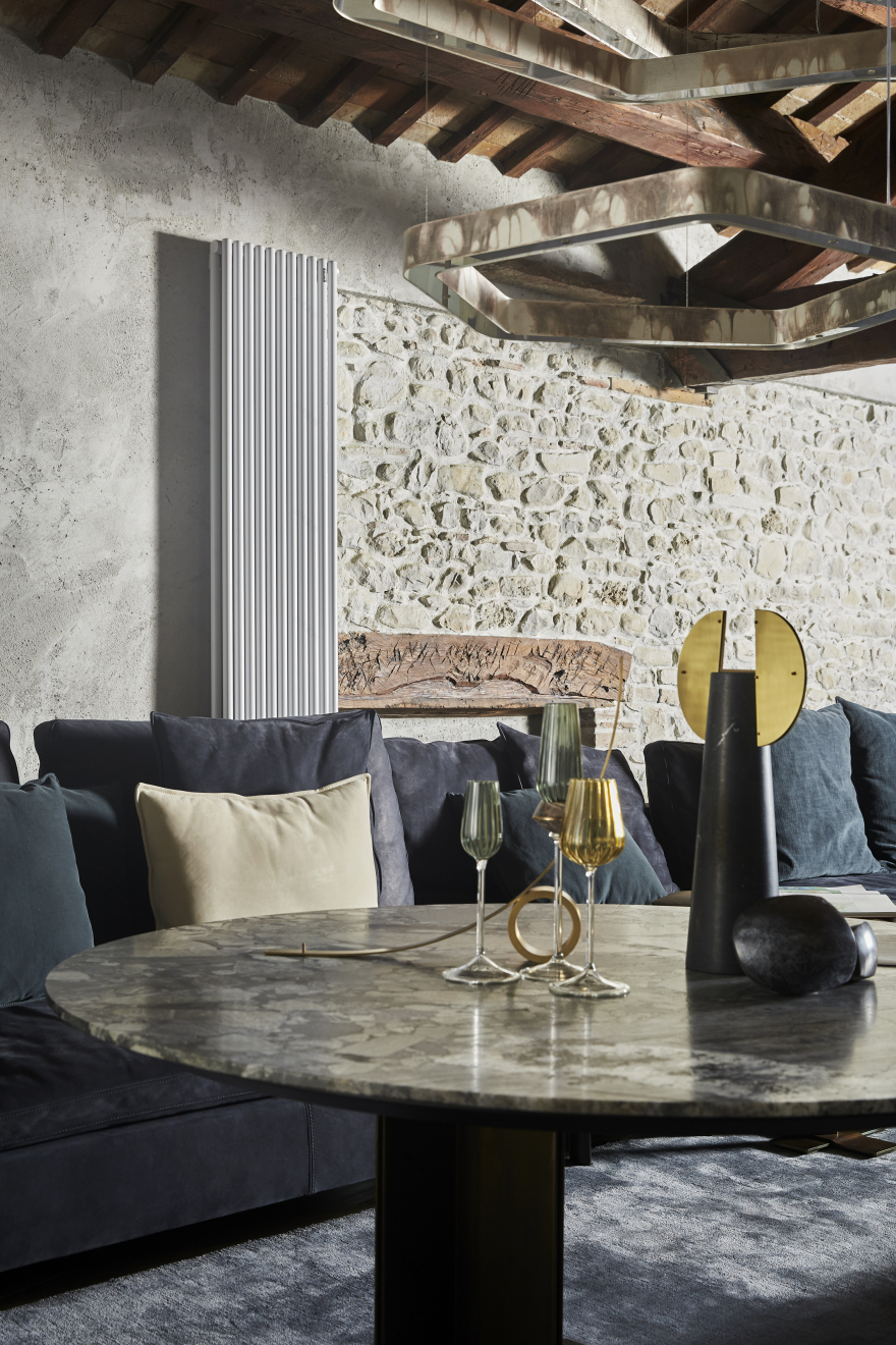 17 世纪粮仓变身的意大利现代家居展场-4