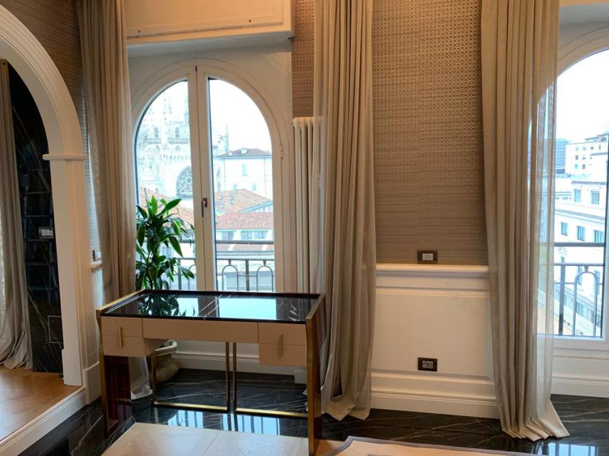 米兰豪华公寓里的白蜡木贴皮装饰艺术-4