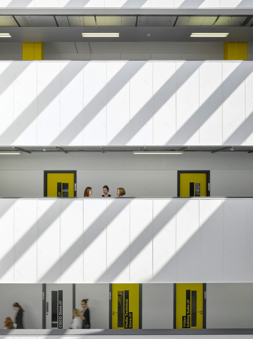 Oldham College 新校园 | 绿色环保,灵活学习空间-9