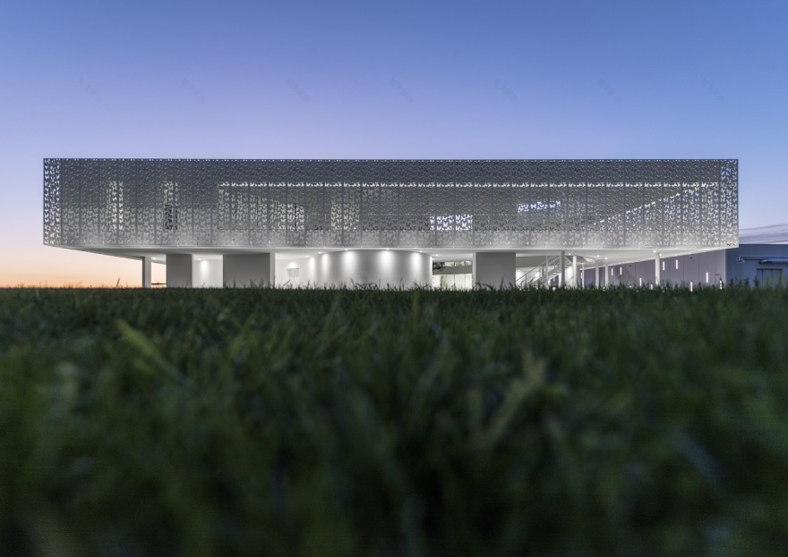 意式蝶舞·Omnicos 化妆品总部办公建筑-33