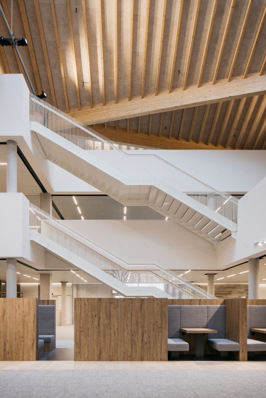 折纸造型,自然光照亮 Campus West 办公空间-3