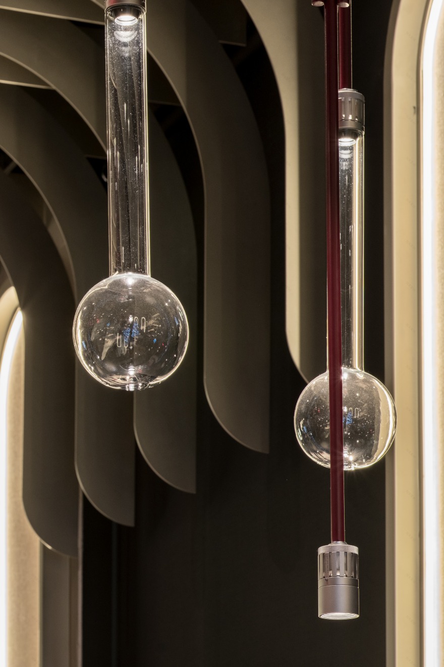 Milan 繁华中心的戏剧性餐厅-51