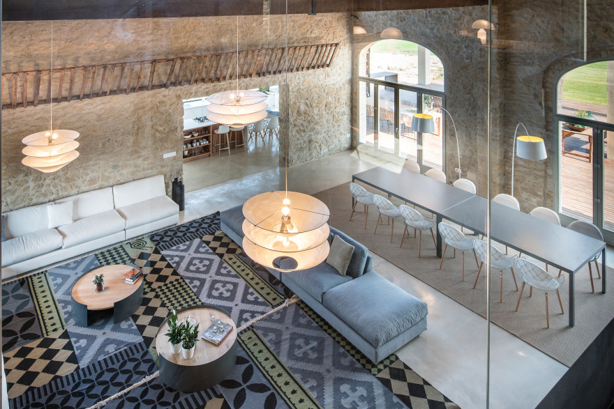 古韵新生 | 西班牙 19 世纪乡村别墅的现代室内设计-8