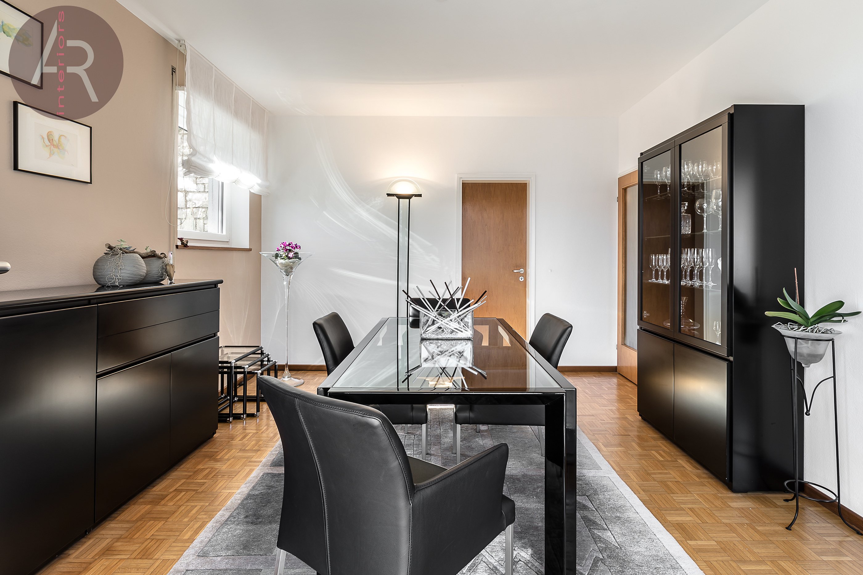 瑞士卢加诺别墅简约优雅的黑白空间-1