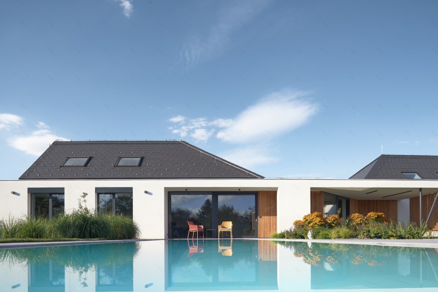 Ráby 山景别墅丨捷克帕尔杜比采丨AIR 工作室-0