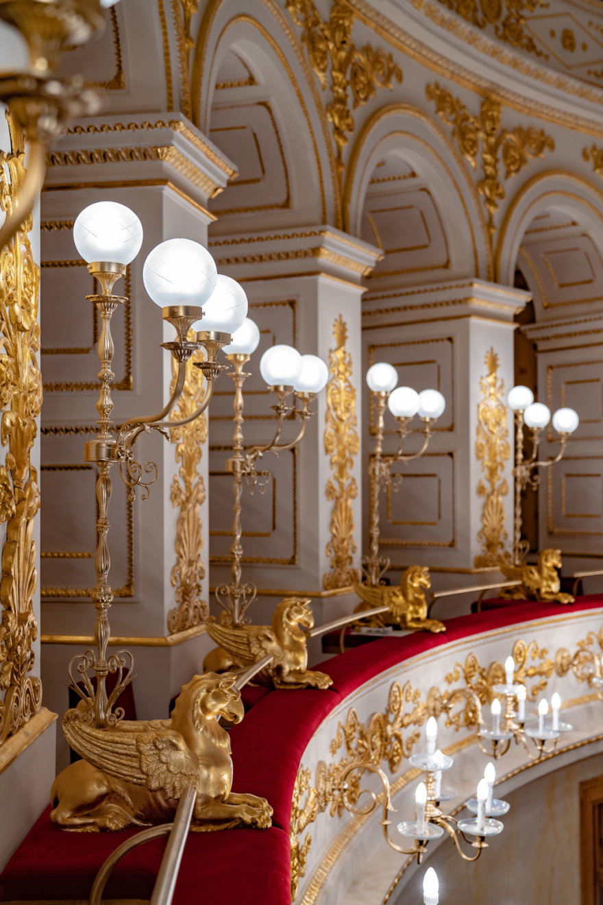 重塑辉煌,Rimini 剧院华美灯光重生-8